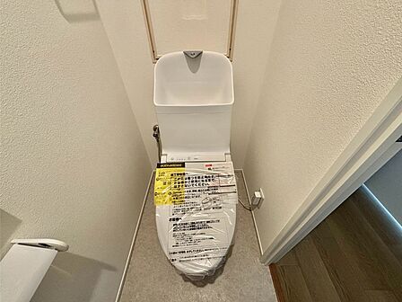 明るく清潔感のあるトイレです。