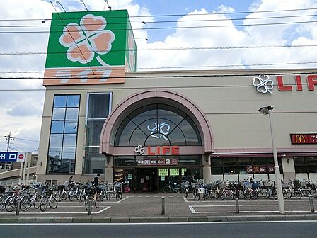 スーパー 300m ライフ新座店