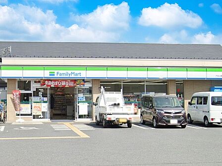 コンビニ 600m ファミリーマート 戸田公園店
