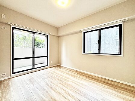 内装「無料オンライン相談」受付中!明るいバルコニーサイドに洋室を設置。目覚めの良い寝室に。