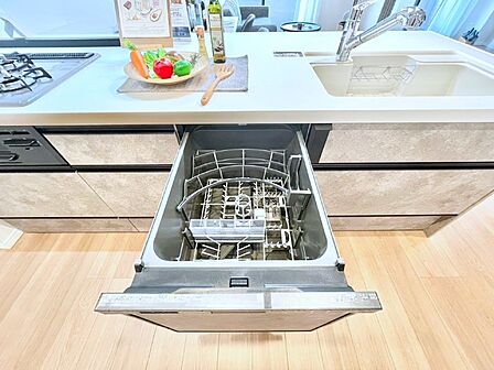 面倒なお片づけは食洗機にお任せ！家事の負担が減って、時間にも気持ちにもゆとりができます。