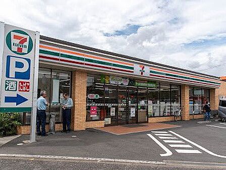 コンビニ 270m セブン-イレブン 足立大谷田店