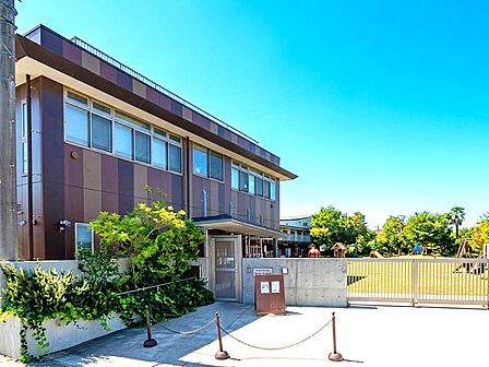 幼稚園・保育園 500m 幼稚園型認定こども園 足立みどり幼稚園