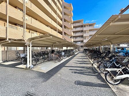 駐輪場は屋根付き