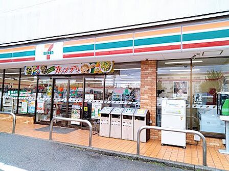 コンビニ 300m セブン-イレブン 足立保木間1丁目店