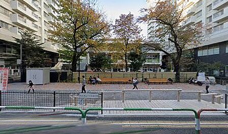 幼稚園・保育園 600m 豊島区立南大塚保育園