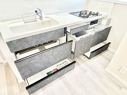 使いやすさを優先したスライド式収納タイプ！