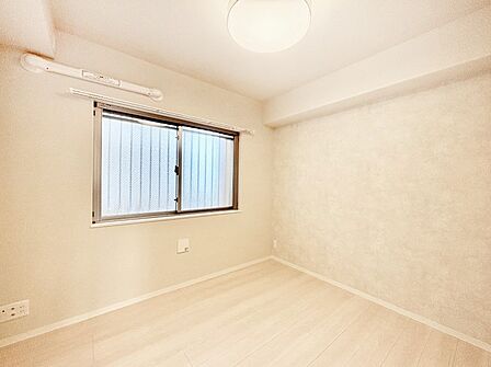 内装「無料オンライン相談」受付中！窓からのやさしい光が心地よいプライベートルーム
