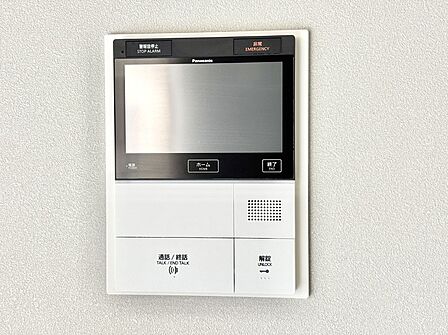 訪問者が一目でわかる安心のTVモニター付きインターホン。