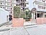 エントランス：外観 綺麗なエントランスは、居住者を優しく迎えいれてくれます  