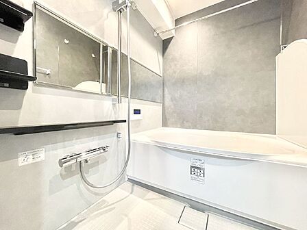 落ち着いた雰囲気でゆっくりお寛ぎいただけるバスルーム