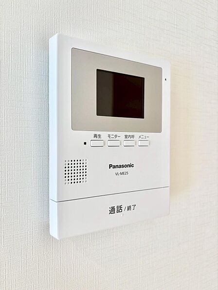 訪問者が一目でわかる安心のTVモニター付きインターホン。