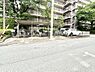 その他：駐輪場は屋根付き