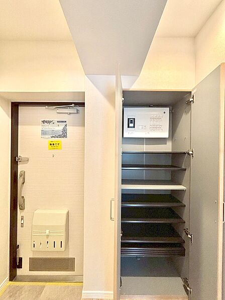設備「無料オンライン相談」受付中!シューズボックスで家族全員の靴も、玄関すっきり。