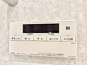 スイッチ1つで一定量の湯を浴槽に張ったり、保温や追い焚きが可能！