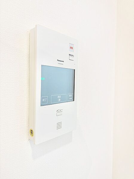 訪問者が一目でわかる、安心のTVモニター付きインターフォン