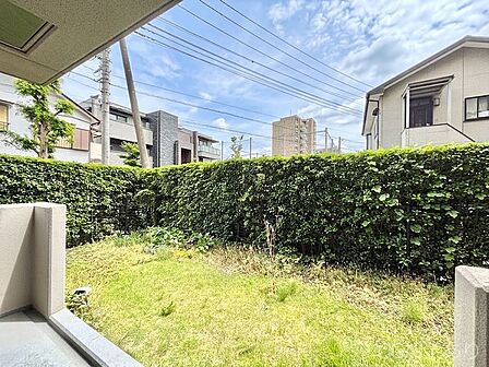 うれしい専用庭つき!お子様を遊ばせたり家庭菜園を楽しんだりできます
