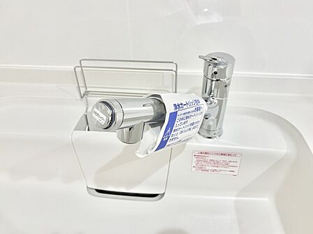 いつでも清潔なおいしいお水を。一つの水栓で水道水と浄水を使い分け。