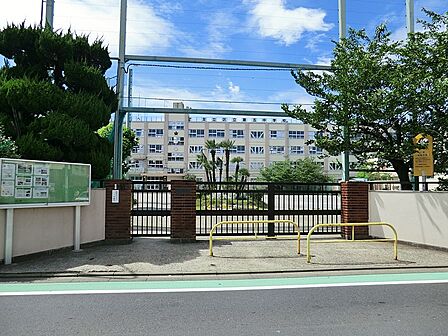 中学校 80m 足立区立第五中学校