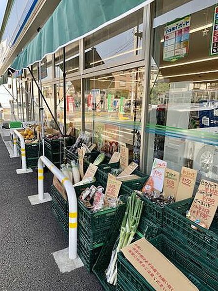 ファミリーマート川崎下有馬店 680m