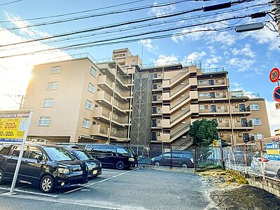 外観：【外観】とても大きくお城のような建物です！