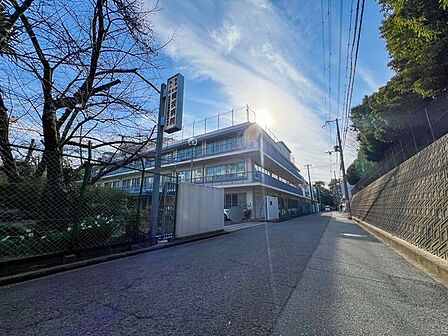松柏会　榎坂病院360床の病床数を持つ大きな病院です。 490m