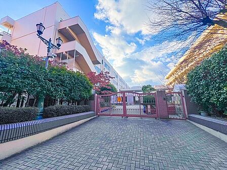吹田市立豊津第二小学校 740m