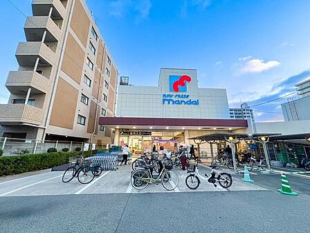 万代　下新庄店営業時間9：00～22：00！駐車場25台あります！ 810m