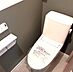トイレ：「リクシル　ベーシア」強力な洗浄力と優れた節水機能で水道代をしっかり節約。フチレス形状でお手入れもサッと拭くだけです。水はねしにくい深鉢手洗いでお子様も一人でしっかり洗えます。