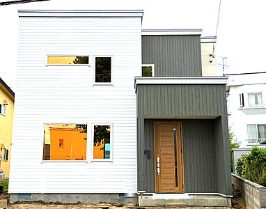 外観：令和8年8月中にフルリフォームが完了予定！新築同様の輝きを取り戻した再生モデル住宅です！国が認める長期優良住宅の認定を取得しており、耐震性や断熱性に優れ、長く安心して暮らせる住まい環境が整っています♪