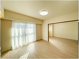 マイキャッスル杉田 2SLDKのリビング/ダイニング