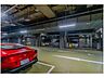 駐車場：雨風から愛車を守る屋内駐車場。※空き状況は都度ご確認下さい。