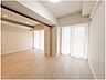 洋室：引き戸を全開にするとリビングの一部に。引き戸で仕切って独立したお部屋としても利用できます。
