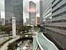 その他：周辺には高い建物が立ち並びつつも広々とした広場や歩道が整備されており、開放感溢れるロケーションです！お散歩や日々のお買い物もスムーズに行える、整った都市インフラが魅力的な住環境となっています！