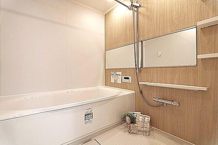 一日の疲れをそっとほぐすバスルーム。設備のことは、お気軽にお尋ねください