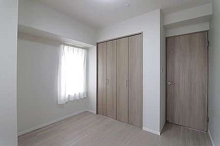 洋室の別アングルです。家具のレイアウトを想像しながらご覧ください