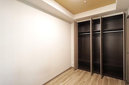 洋室の別アングルです。家具のレイアウトを想像しながらご覧ください