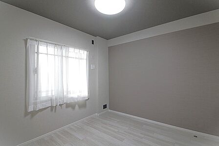 お子様の成長に寄り添う洋室。将来の使い方も自由に思い描けるお部屋です。