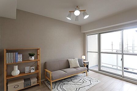 やわらかな光が差し込むLDK。朝のコーヒー時間がきっと特別なものになります。
