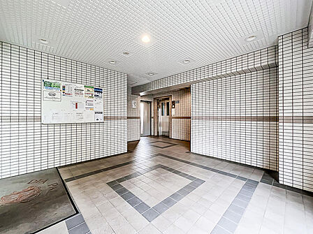 管理形態は全部委託となっています。/共用部が綺麗に保たれており、管理体制の良好さが伺える安心の空間です。