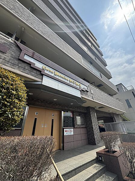 陽光が降り注ぐ、明るく開放的な住まい。心地よい毎日がここから。
