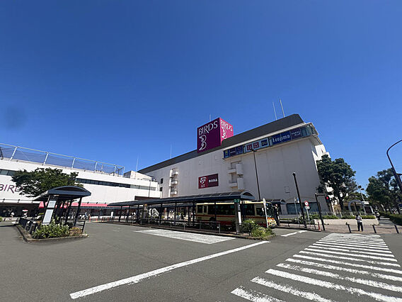 駅前の大規模商...