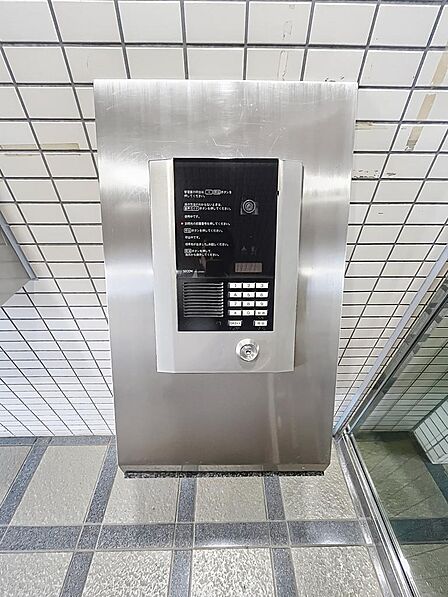 オートロック完備で防犯面も安心。一人暮らしや女性の方にも嬉しい設備です。