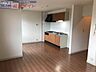 リビング/ダイニング：別部屋反転写真です