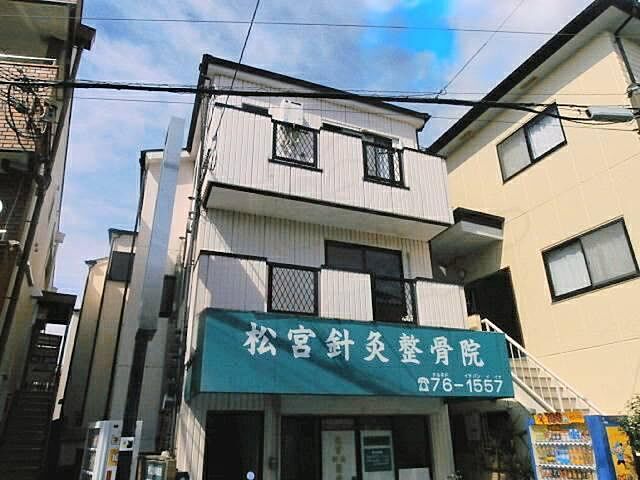 3 / 23