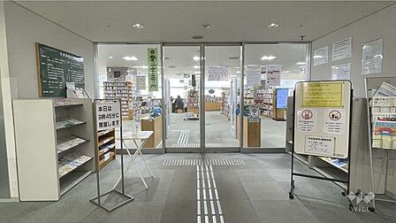 四谷図書館の外観