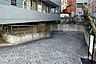 駐車場：駐車場の出入口