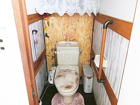 玄関横にあるトイレ