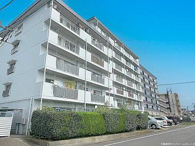 外観:南向き3LDK!スーパー近く日々のお買い物もラクラクです♪ 外観:南向き3LDK!スーパー近く日々のお買い物もラクラクです♪