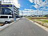 外観：前面道路含む現地写真